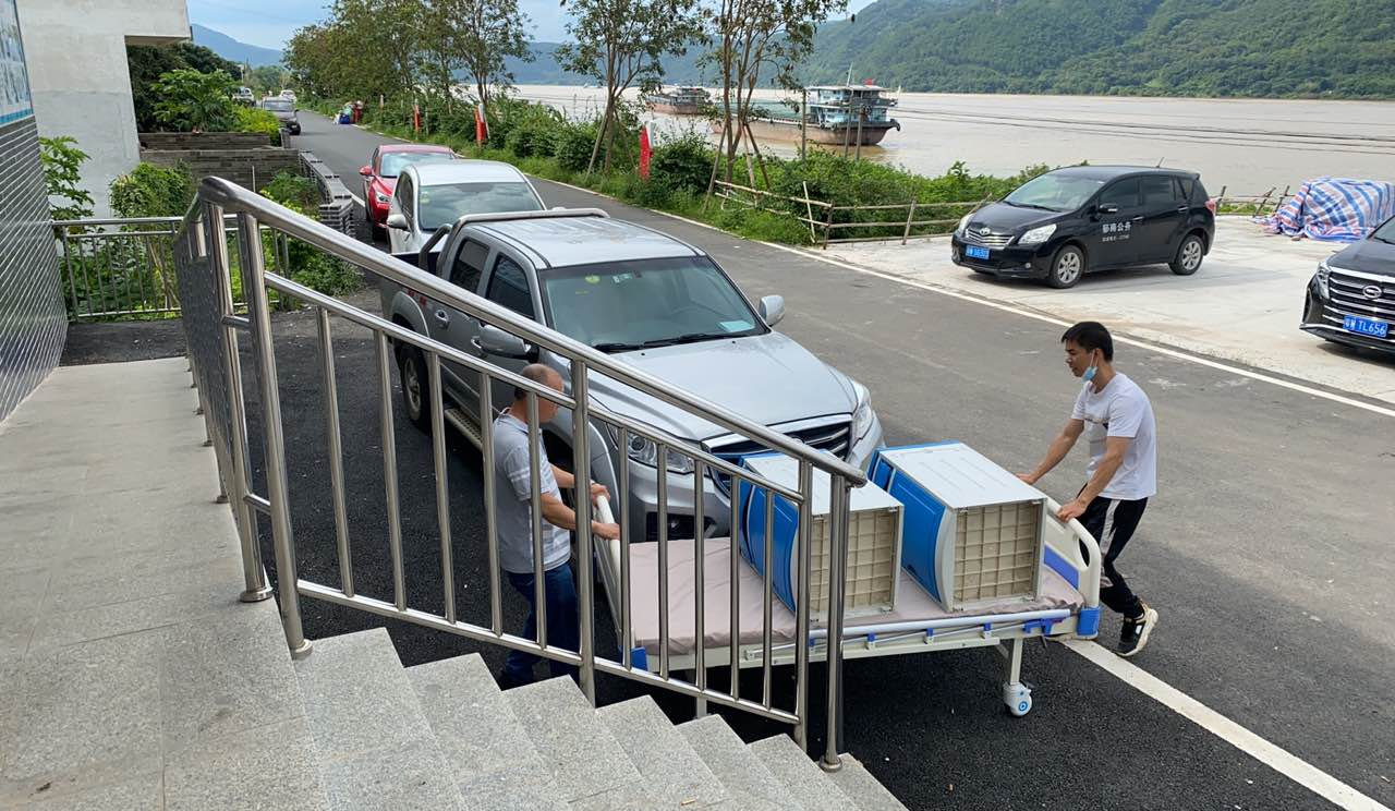 季度3-縣民政局-2022年6月中旬郁南縣民政局組織黨員干部到有澇風險的養(yǎng)老機構將物資搬去安全地區(qū)，保障養(yǎng)老機構基礎設施安全.jpg