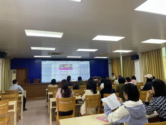 3.24，郁南縣市場(chǎng)監(jiān)督管理局召開(kāi)美容行業(yè)工作約談會(huì)  以嚴(yán)監(jiān)管護(hù)航“美麗消費(fèi)”安全照片2.jpg