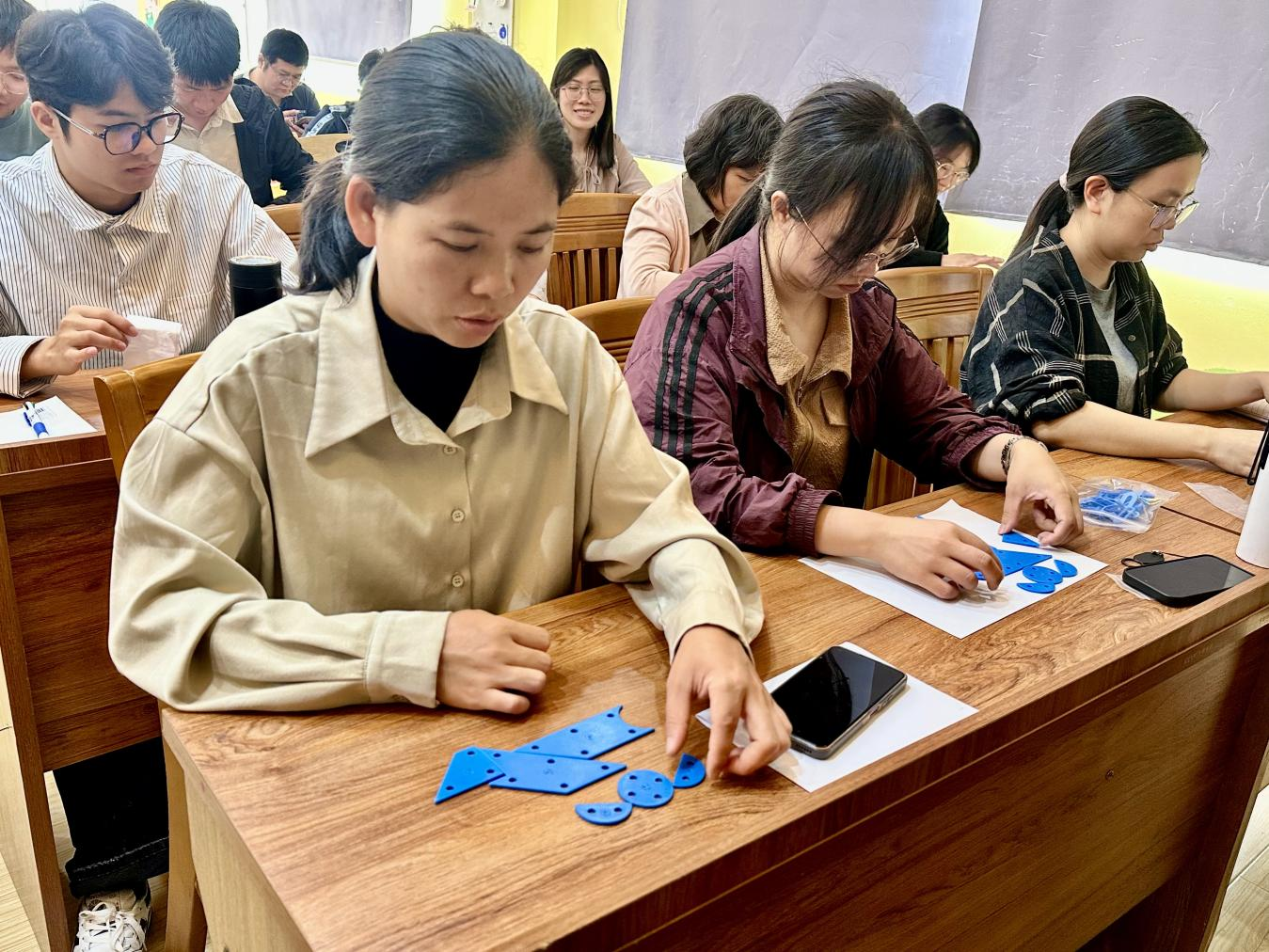 七巧啟智，共促科技教育——云浮市第五屆青少年科技七巧板創(chuàng)意制作競賽教師培訓(xùn)班（郁南站）在都城鎮(zhèn)錦江小學(xué)舉辦4.png
