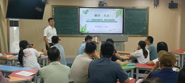 “融”鄉(xiāng)土之韻 “育”思政之花——云浮市初中思政課優(yōu)秀教學(xué)課例展示(郁南場次)暨鄉(xiāng)士資源融入教學(xué)專題培訓(xùn)活動(dòng)圓滿舉行7.png