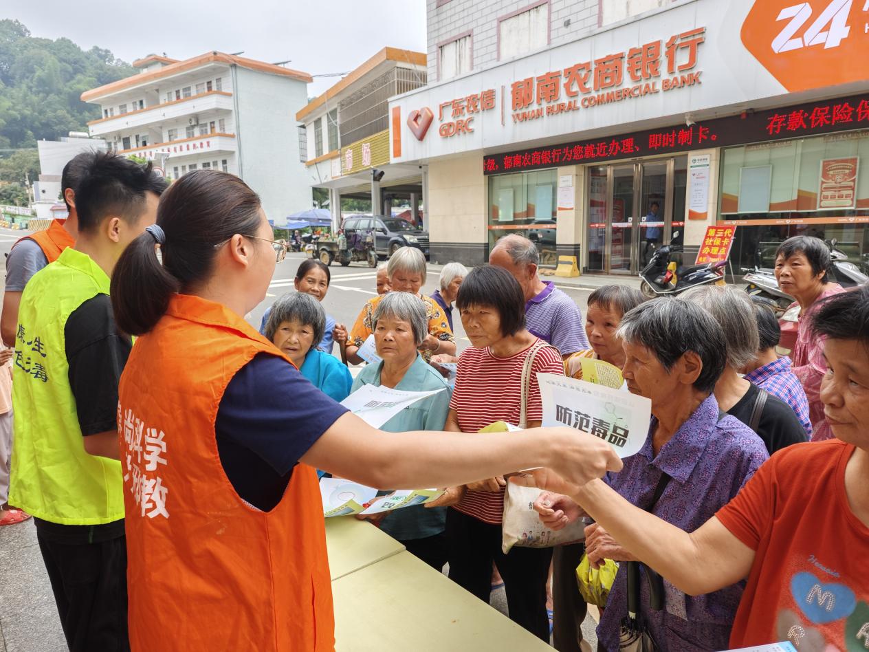 7月歷洞鎮(zhèn)開展掃黑除惡宣傳活動.docx_2