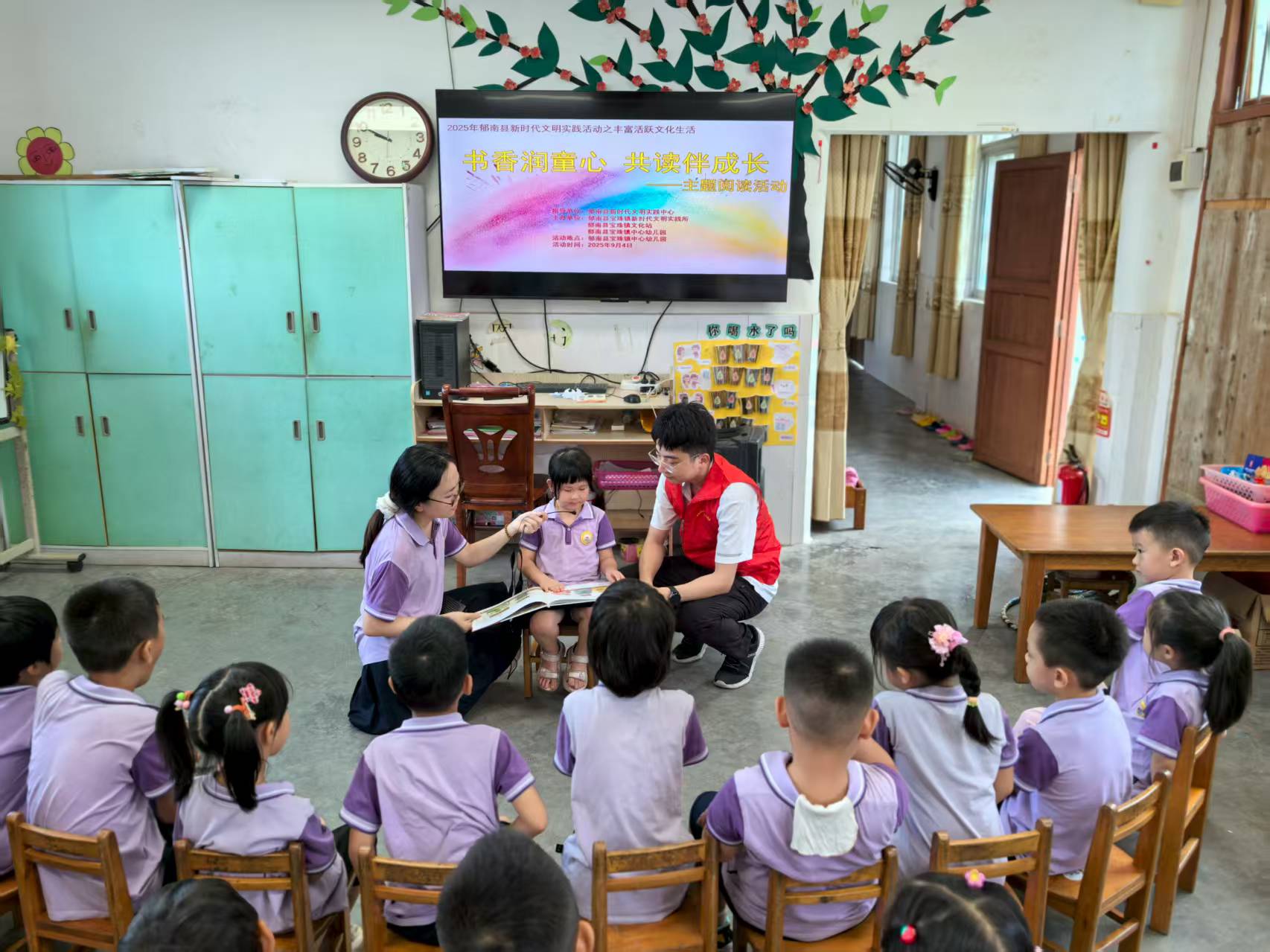 寶珠鎮(zhèn):“書香潤童心 共讀伴成長”閱讀主題活動 (2).jpg