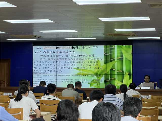 10.20,郁南縣市場(chǎng)監(jiān)管局舉辦2025年度市場(chǎng)監(jiān)管綜合行政執(zhí)法培訓(xùn)班（第二期）照片2.jpg